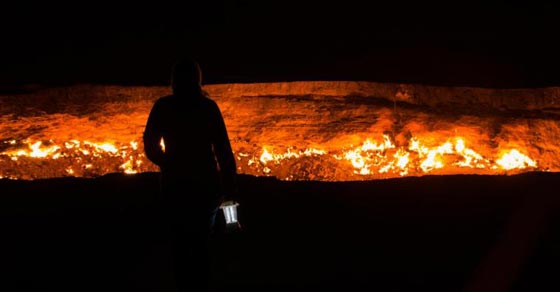 سياحة مجنونة الى بوابة جهنم وحياكة الجوارب ولقاء مخلوق من الفضاء صورة رقم 1