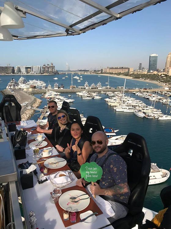 صور وفيديو: مطعم غريب وممتع في الامارات، مُعَلَق بين السماء والارض صورة رقم 18
