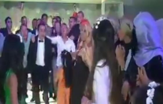 ماذا يحدث عندما يكون العريس اهلاوي والعروس زملكاوية؟ فيديو صورة رقم 3