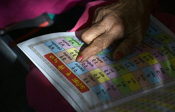 مدرسة للقراءة في الهند.. شروط القبول ان لا يقل عمر المرأة عن الـ60 صورة رقم 8 مدرسة للقراءة في الهند.. شروط القبول ان لا يقل عمر المرأة عن الـ60 صورة رقم 8