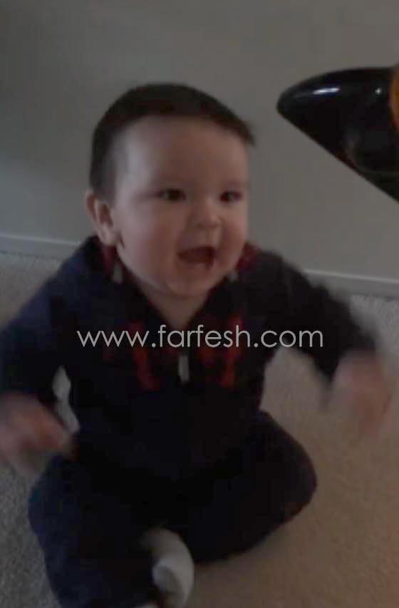 شاهد رد فعل طفل رضيع عندما لعبت امه بشعره في السشوار صورة رقم 7