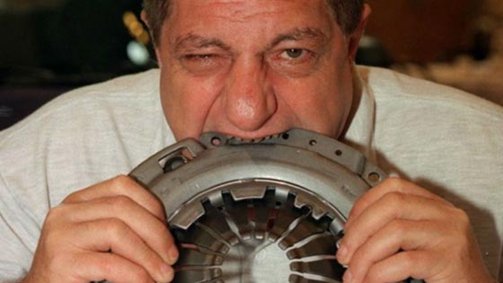  اشخاص يملكون قدرات غريبة: يد خارقة، عقل يحرّك الأشياء وبلع السيوف  صورة رقم 16