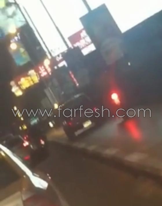 مصري يرى القانون بالشقلوب ويسير بسيارته على الرصيف لتجاوز الزحمة صورة رقم 2