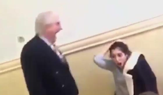  فيديو مثير.. معلم يوقظ طالبة غرقت في النوم بطريقة غريبة صورة رقم 4