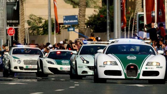 في دبي.. أسرع سيارة شرطة في العالم تصل سرعتها إلى 407 كم/ساعة صورة رقم 3