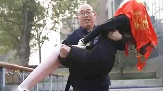  الروبوت الزوجة: مهندس صيني يتزوج روبوتا صنعه بنفسه!  صورة رقم 2