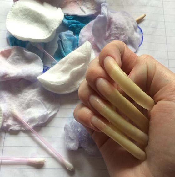 صور.. هكذا تبدو اظافر فتاة توقفت عن تقليمها منذ 3 سنوات صورة رقم 9