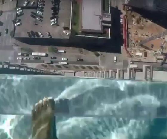 هل تجرؤ على السباحة في بركة الرعب الزجاجية.. شاهد الصور صورة رقم 4