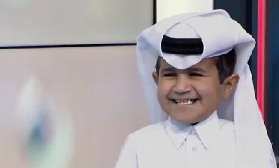 شبل قطر يُدخل مذيعة في نوبة ضحك على الهواء.. فيديو صورة رقم 3