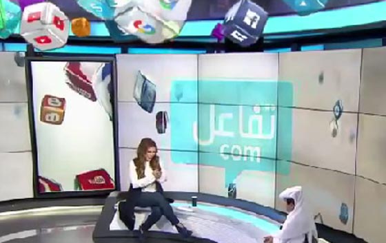 شبل قطر يُدخل مذيعة في نوبة ضحك على الهواء.. فيديو صورة رقم 1