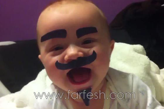  فيديو طريف.. شاهد ماذا فعل الاب بابنه الرضيع في غياب امه صورة رقم 4