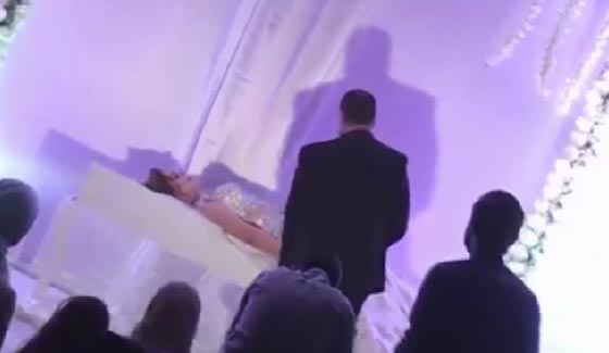 فيديو لا يصدق: ساحر تونسي يطير مع عروسه ويحلّقان في الهواء في حفل زفافهماّ صورة رقم 1