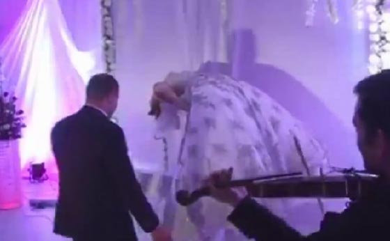 فيديو لا يصدق: ساحر تونسي يطير مع عروسه ويحلّقان في الهواء في حفل زفافهماّ صورة رقم 2