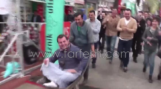   فيديو غريب: عريس تركي يرتدي ملابس نسائية!  صورة رقم 10