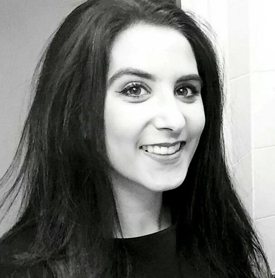 طالبة تنال طالبة تنال