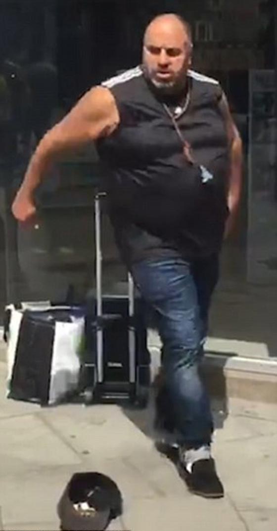 راقص هيب هوب بدين الجسم يتسول بطريقة غريبة في شوارع لندن.. فيديو صورة رقم 5