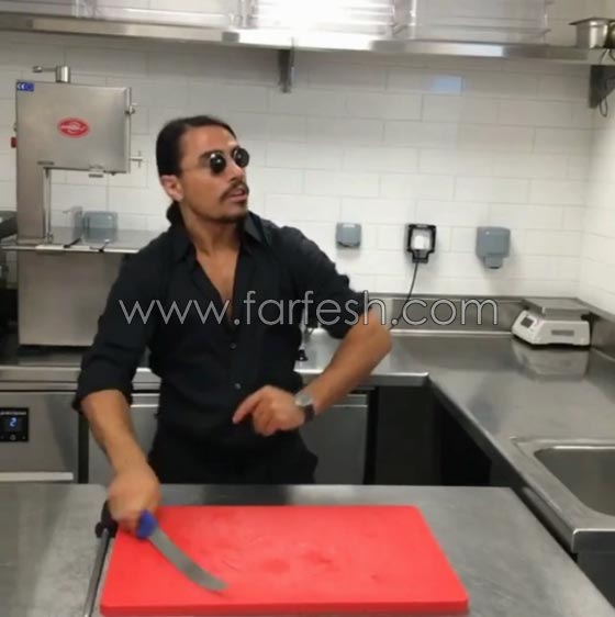 حبيب الملح التركي الشهير يقطع الفواكه على طريقة نينجا فروت.. فيديو صورة رقم 1