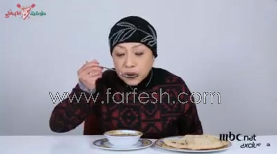 فيديو طريف:  يابانيون يتناولون الملوخية لأول مرة ومصريون يجربون السوشي..شاهد رد فعلهم! صورة رقم 4