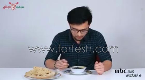 فيديو طريف:  يابانيون يتناولون الملوخية لأول مرة ومصريون يجربون السوشي..شاهد رد فعلهم! صورة رقم 8