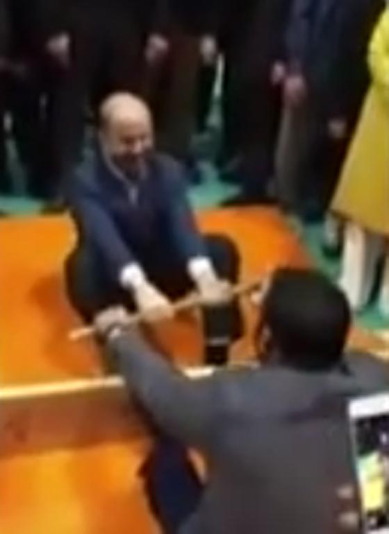 اردوغان يحكم مباراة في المصارعة بين نجله وكبير مستشاريه! صورة رقم 2
