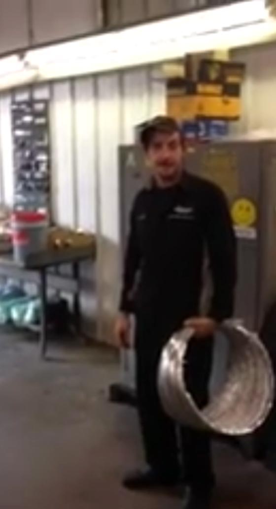 رجل يهرب من الشرطة بخدعة ذكية.. فيديو صورة رقم 1