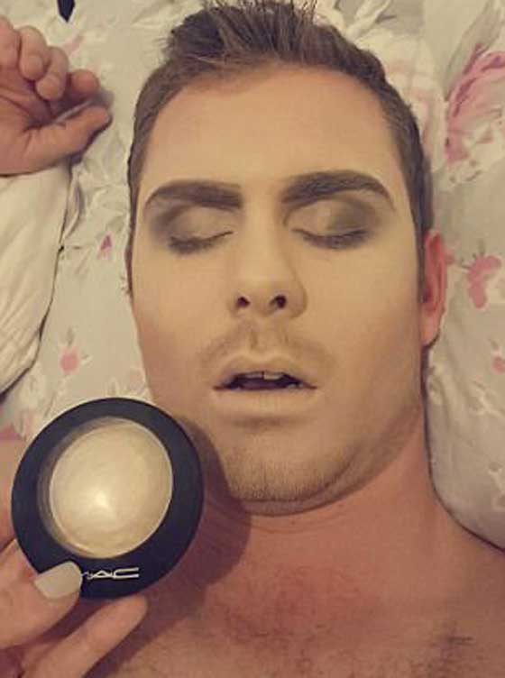 فيديو وصور.. زوجة تنتقم من زوجها بطريقة غريبة لتخلفه عن موعد صورة رقم 1