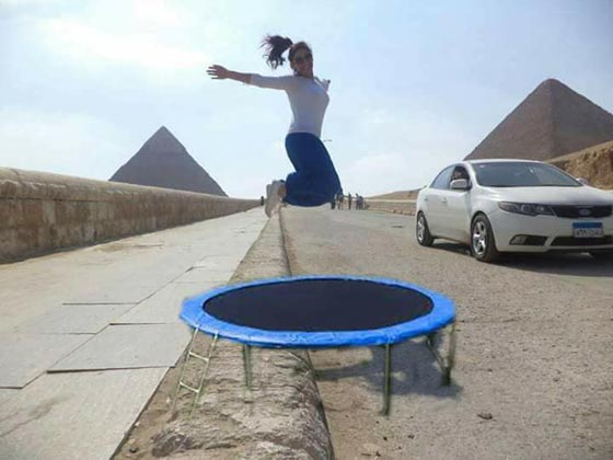 صور طريفة.. شاهد كيف قام شاب بتعديل صورة لشقيقته صورة رقم 5