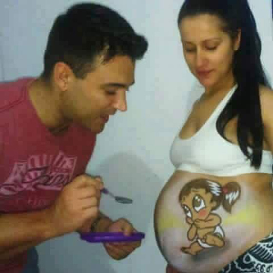 شاب يحول بطن زوجته الحامل الى لوح لرسوماته المدهشة! صور صورة رقم 8