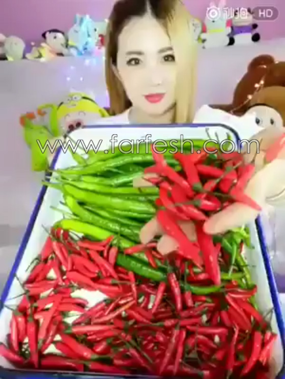 بالفيديو.. فتاة تتحدى مشاهديها بتناول أقوى أنواع الشطة صورة رقم 1
