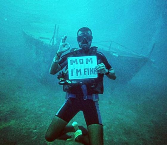 مغامر يطوف العالم اختار ان يطمئن والدته عليه بهذه الطرق الغريبة! صورة رقم 6