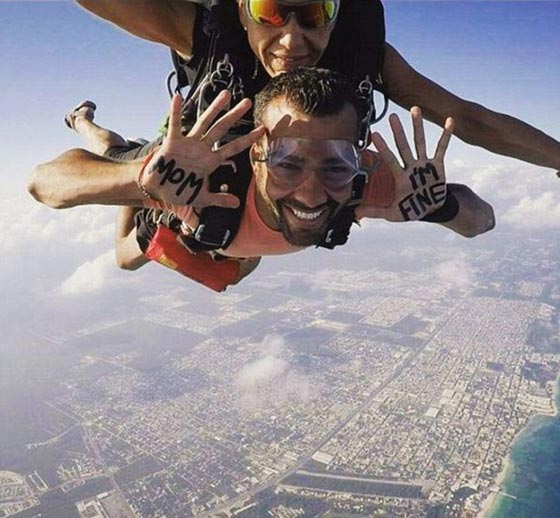 مغامر يطوف العالم اختار ان يطمئن والدته عليه بهذه الطرق الغريبة! صورة رقم 10
