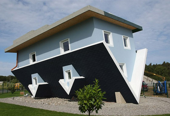 صور لأشهر المنازل المقلوبة في العالم صورة رقم 11