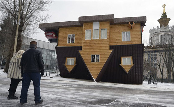 صور لأشهر المنازل المقلوبة في العالم صورة رقم 13