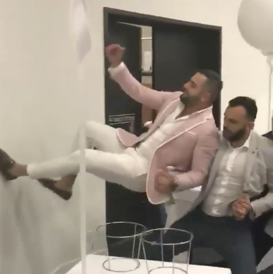 بالفيديو: تحدي الدبكة.. شباب وصبايا على الحائط والسقف صورة رقم 3