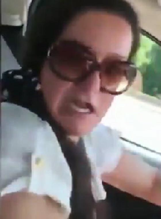 شاب يوهم والدته ان شاحنة سوف تسحقهما فماذا كان رد فعلها؟! صورة رقم 1