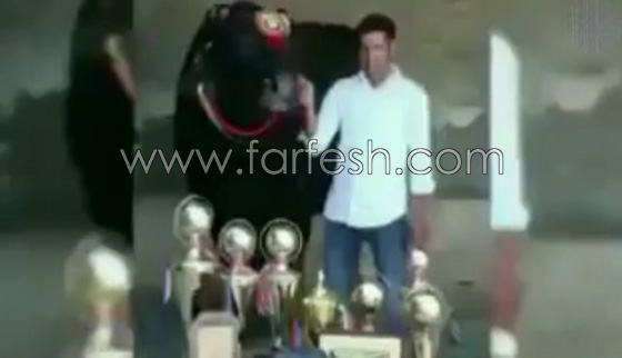 اغرب ثور قد تراه في حياتك.. يشرب الكحول ويستحم مرتين في اليوم.. فيديو صورة رقم 6