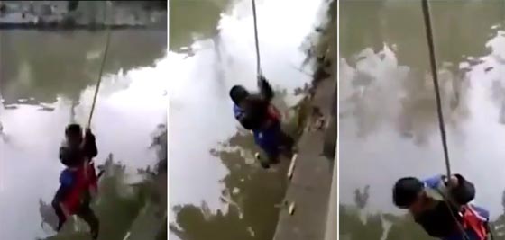 فيديو مثير.. اب مجنون يعاقب ابنه بطريقة غريبة بسبب سوء تصرفه صورة رقم 1