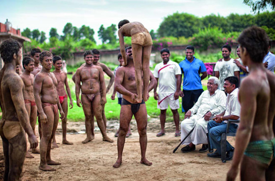 شاهد بالصور.. قرية هندية جميع سكانها من الاقوياء ومفتولي العضلات صورة رقم 4