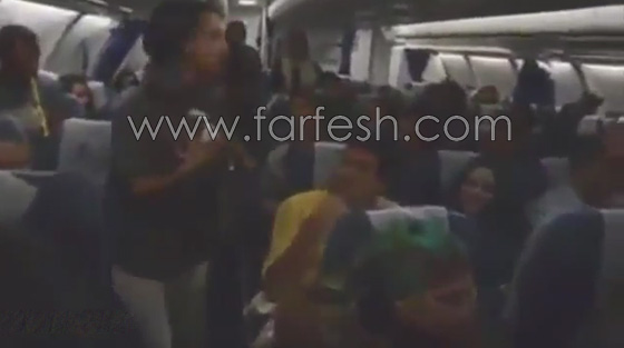 فيديو طريف.. شاب مصري يحول رحلة جوية الى حفلة طرب على الناي والطبلة  صورة رقم 2