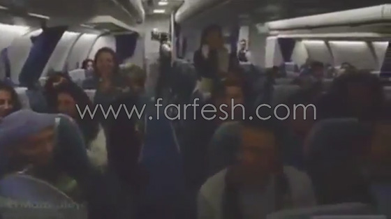 فيديو طريف.. شاب مصري يحول رحلة جوية الى حفلة طرب على الناي والطبلة  صورة رقم 5