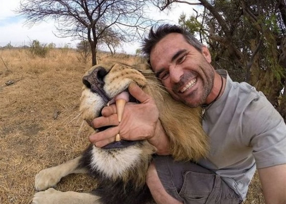 اخطر 14 صورة سيلفي جنونية حول العالم.. لا تحاول ان تقلدها! صورة رقم 13