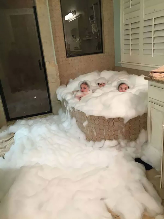  صور مضحكة: كوارث قام بها أطفال اشقياء في البيت صورة رقم 1