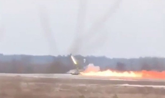بالفيديو.. طيار ينجو من الموت بعدما تحولت طائرته إلى كرةٍ من اللهب صورة رقم 3