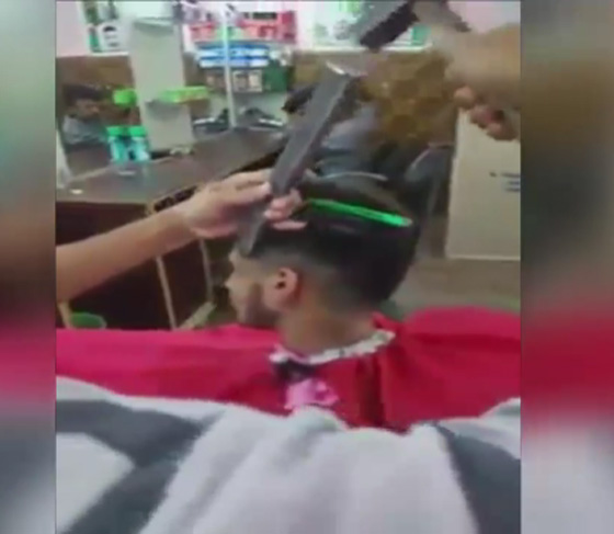 بالفيديو.. شاهدوا آخر صيحات الحلاقة في مصر صورة رقم 1