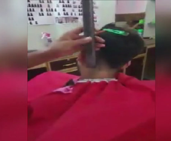 بالفيديو.. شاهدوا آخر صيحات الحلاقة في مصر صورة رقم 2