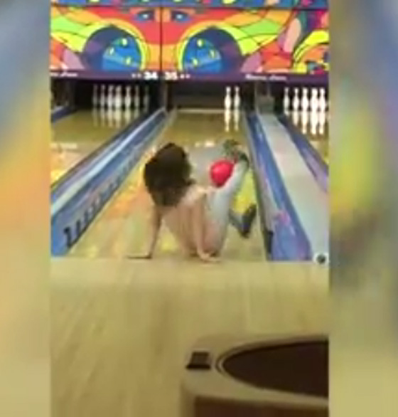 فيديو طريف.. مواقف مضحكة لأطفال يلعبون البولينج صورة رقم 5