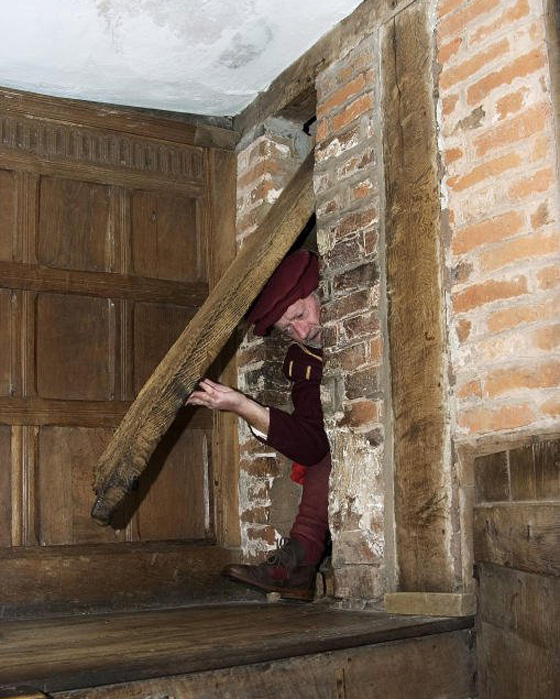 ماذا يوجد خلف هذه الابواب؟! نظرة داخل الابواب الاكثر سرية بالعالم صورة رقم 1