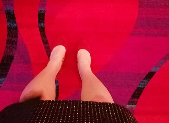 مصادفات غريبة جمعت بين ملابس اشخاص والبيئة من حولهم.. شاهد صورة رقم 6