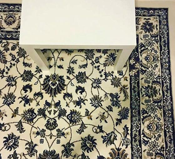 مصادفات غريبة جمعت بين ملابس اشخاص والبيئة من حولهم.. شاهد صورة رقم 7