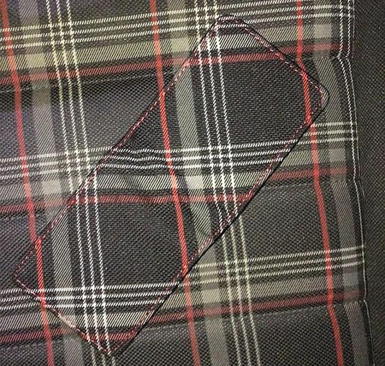 مصادفات غريبة جمعت بين ملابس اشخاص والبيئة من حولهم.. شاهد صورة رقم 9